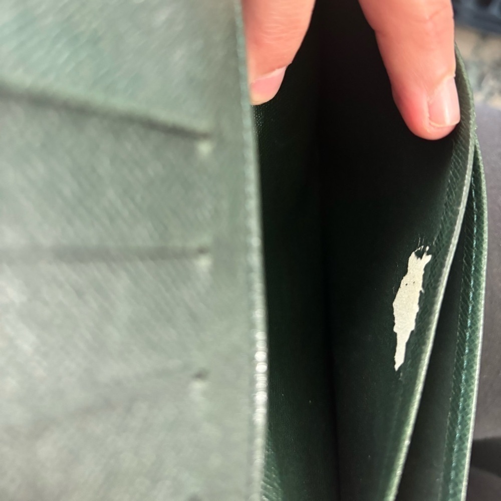 Louis Vuitton Taiga Leather Bifold Long Wallet  Green - Picture 12 of 13
